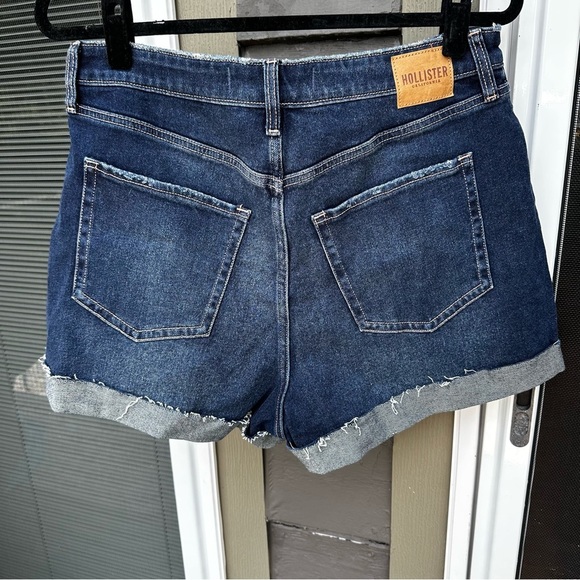Hollister Women’s Curvy Ultra High Rise Shorts 3in- Size 32 - Picture 2 of 5